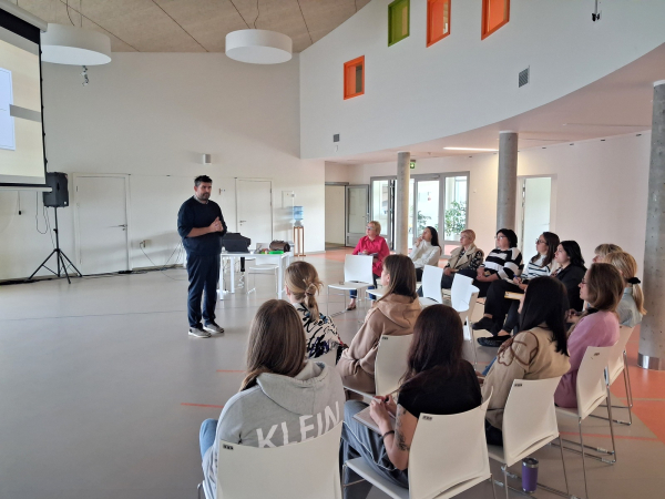 Seminārs par UDHS- pedagogi mācās