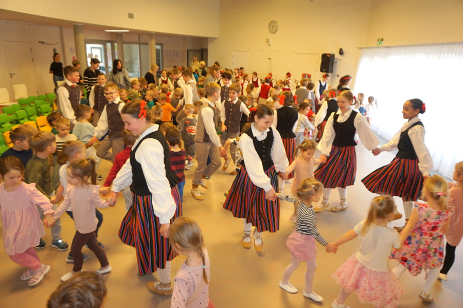 Dejas diena Mārzemītē